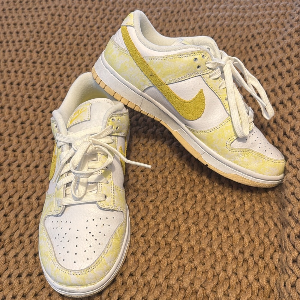 Nike Dunks - Picture 3 of 4